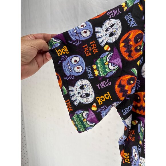 UA Scrubs Halloween Shirt XL Ghosts Pumpkins Cats Bats V-Neck Nursing Top - Picture 4 of 6